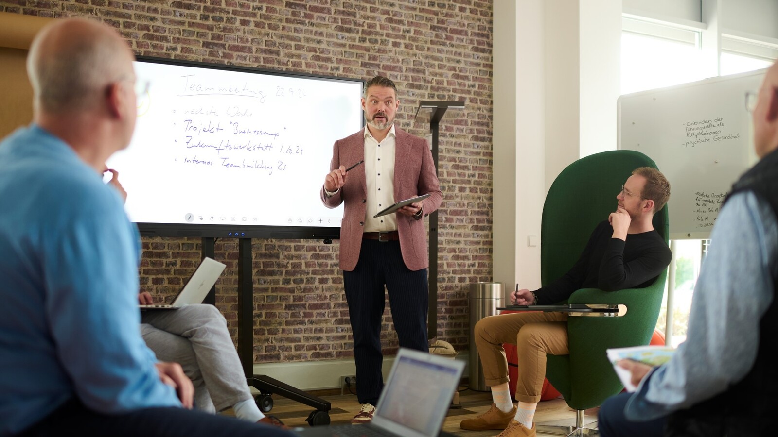 "Systemische Kulturentwicklung mit nevo. Gelingende Transformation in Unternehmen
                entscheidet sich meist auf der kulturellen und der partizipativen Ebene. "